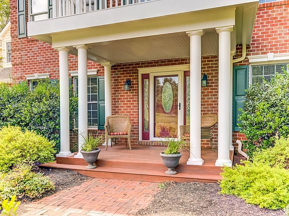 5th image of 1060 Riverbend Dr