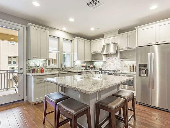 4th image of 5820 Brandon Ct