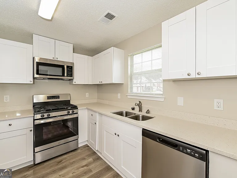 1204 Redbud Ct — Photo 8