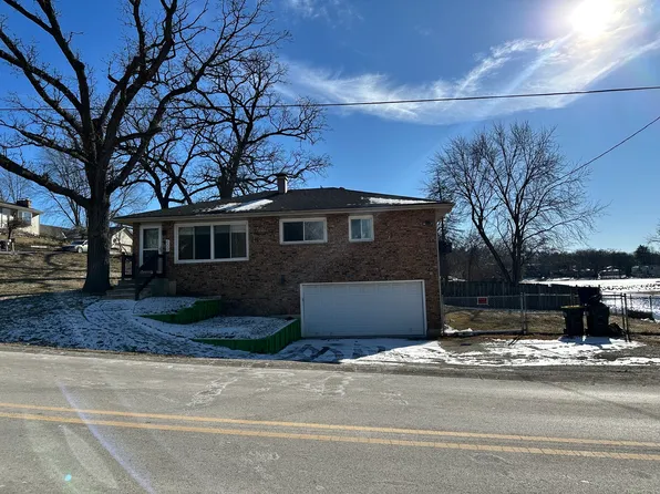 600 Willow St, Lake In The Hills, IL 60156