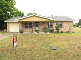 812 Texas St, Trenton, TX 75490