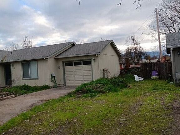 3rd image of 621-623 SW Balsam Rd