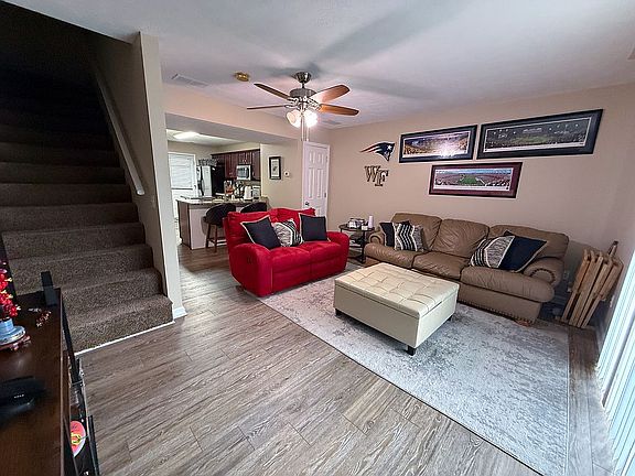 3rd image of 9 Tall Grass Ln