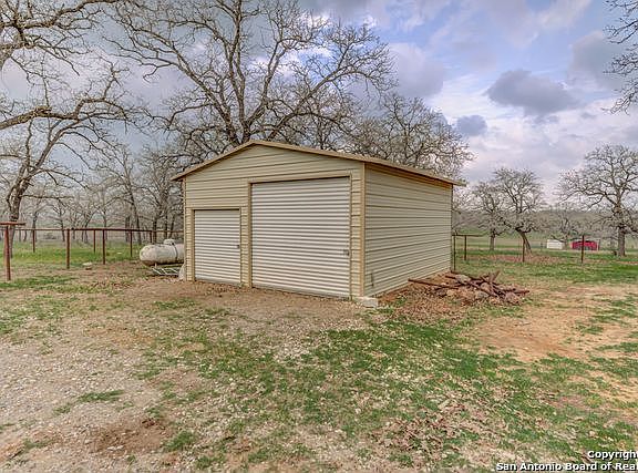 3rd image of 129 County Road 442