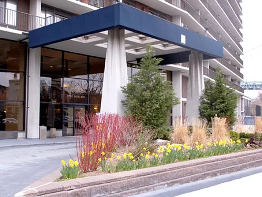 Sold by R New York | media 36