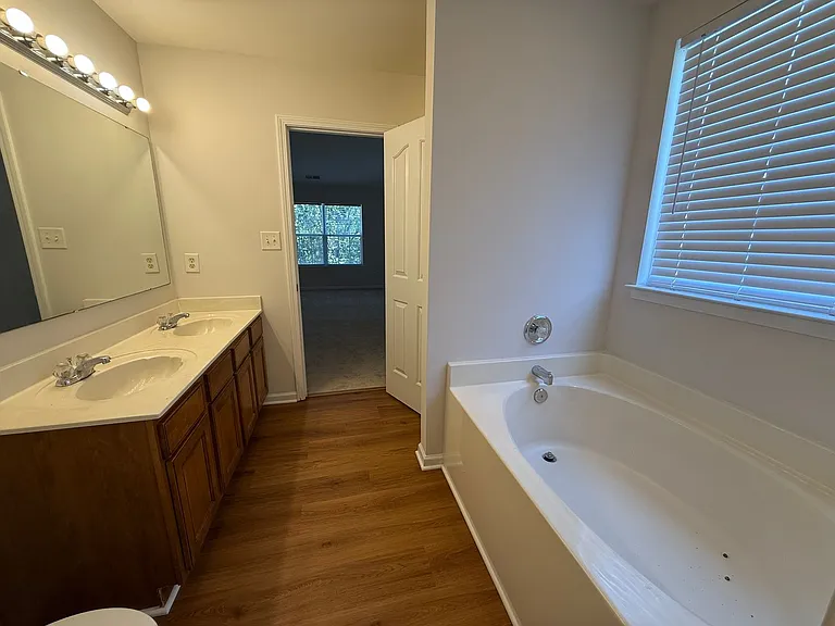 3700 Herkimer Dr — Photo 23
