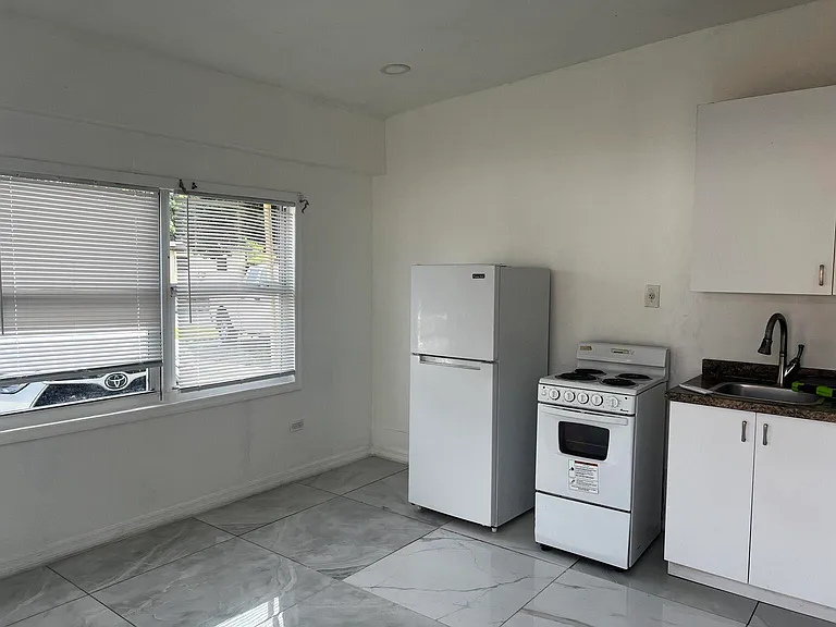 1212 NW 13th Ct — Photo 3