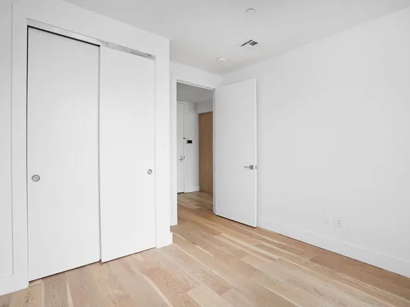 1173 Rogers Avenue image 7 of 10