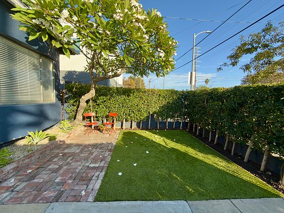 4th image of 2727 Darwin Ave