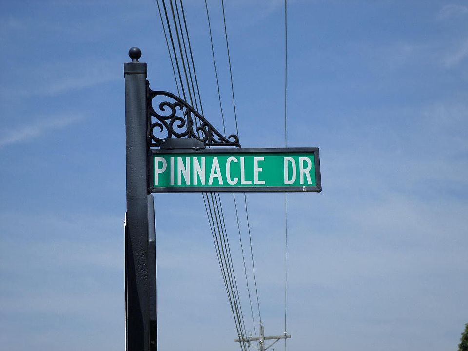 2nd image of 825 Pinnacle Dr
