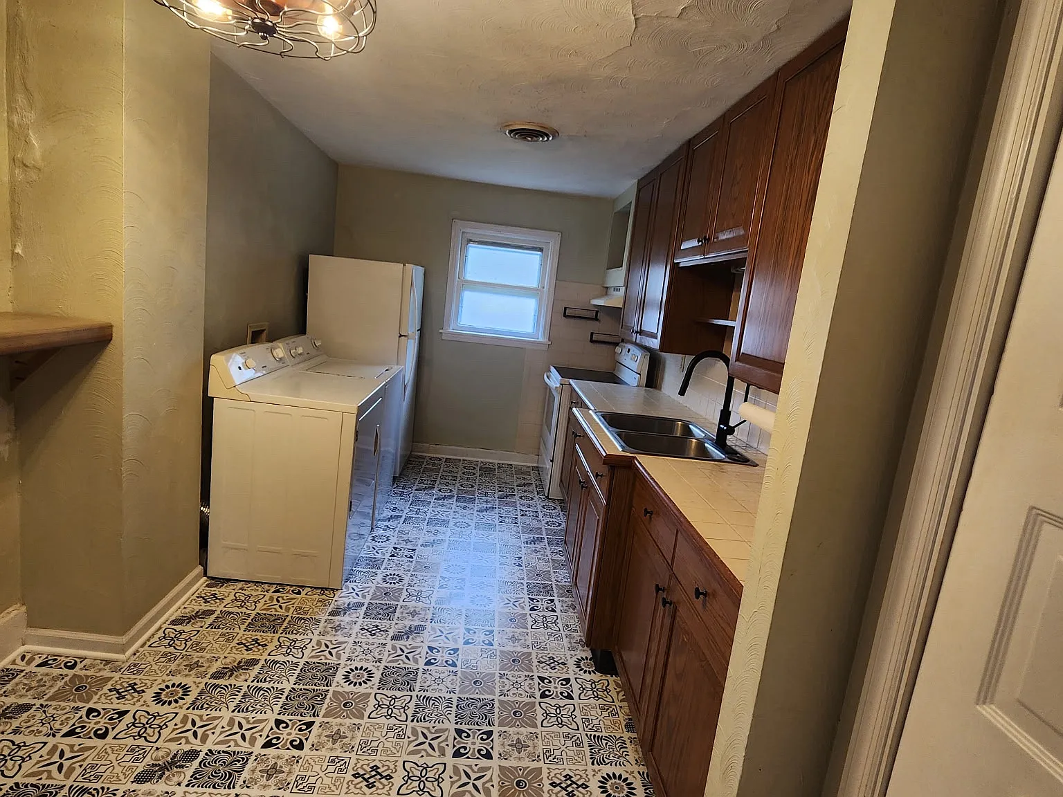 138 King Ave — Photo 2