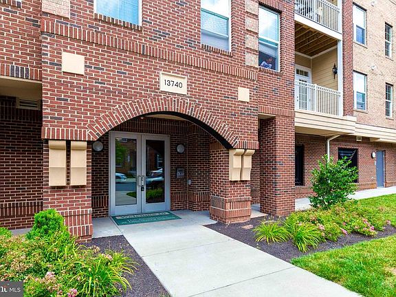 Front entrance of 13740 Endeavour Drive