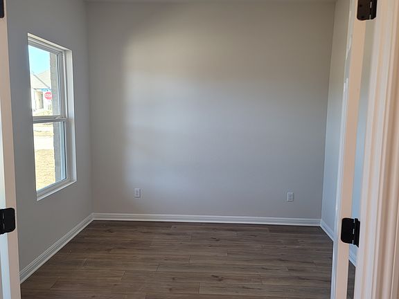 1009 Dog Iron Street Interior Image 5