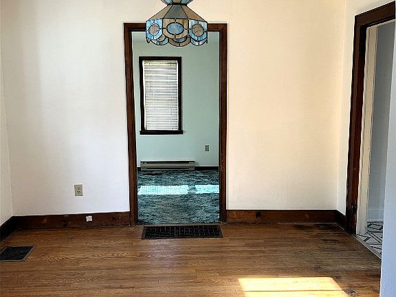 5th image of 404 Clayton Ave