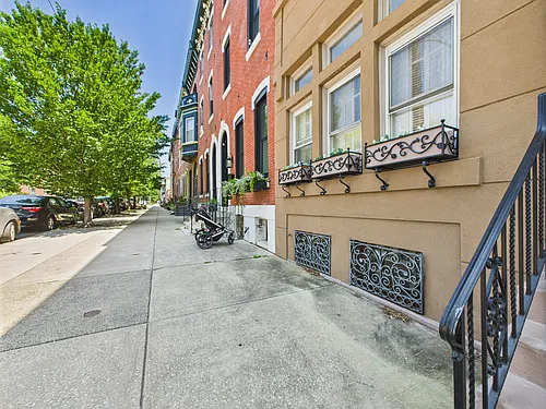 743 Corinthian Ave #3R Photo 1