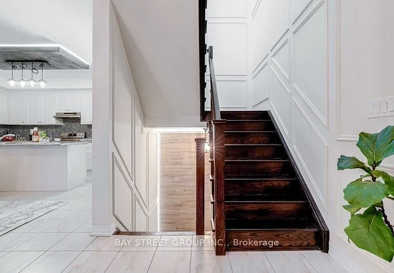 121 Luzon Ave — Photo 21