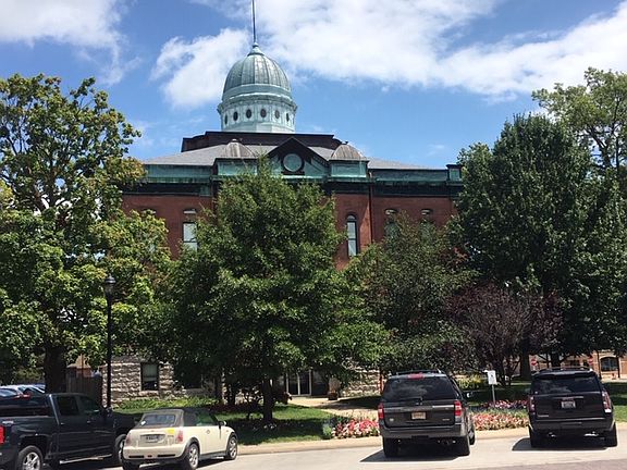 GORGEOUS VIEWS OF COURTHOUSE