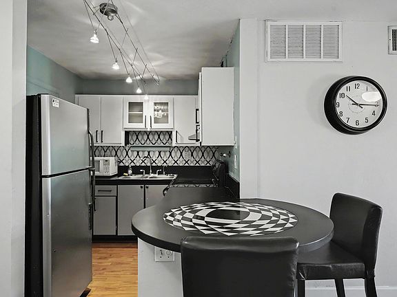 3rd image of 3000 NE 16th Avenue #305