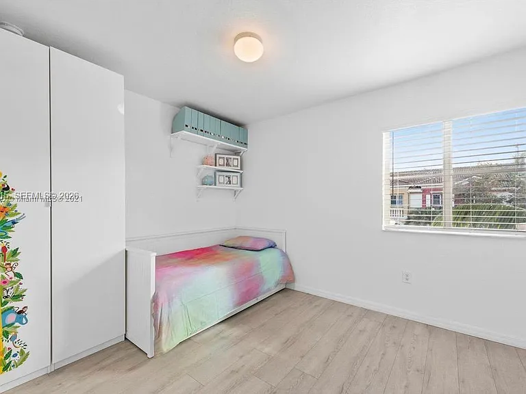 1820 SW 89th Ter — Photo 8