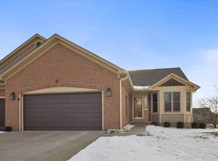 9 Spruce Ct, Bloomington, IL