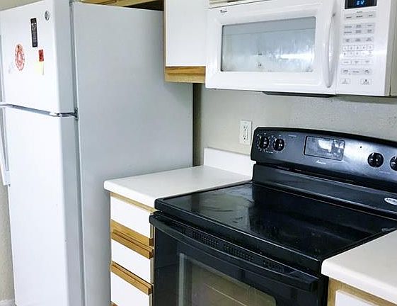 5th image of 527 Southwest Pkwy APT 302