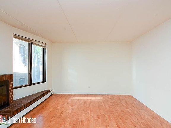3rd image of 622 W Wellington Ave #6M