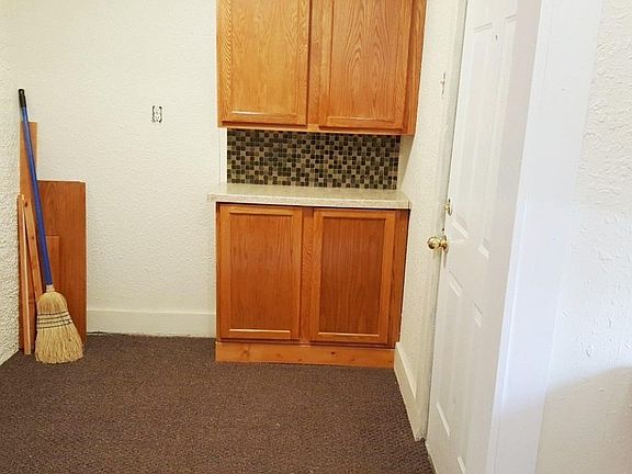 3rd image of 714 Superior St
