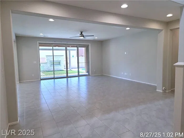 4 bed, 3.0 bath, 2964 sqft, $3,100 — Photo 4