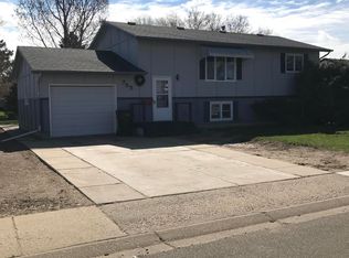 755 5th Ave SW, Dickinson, ND 58601