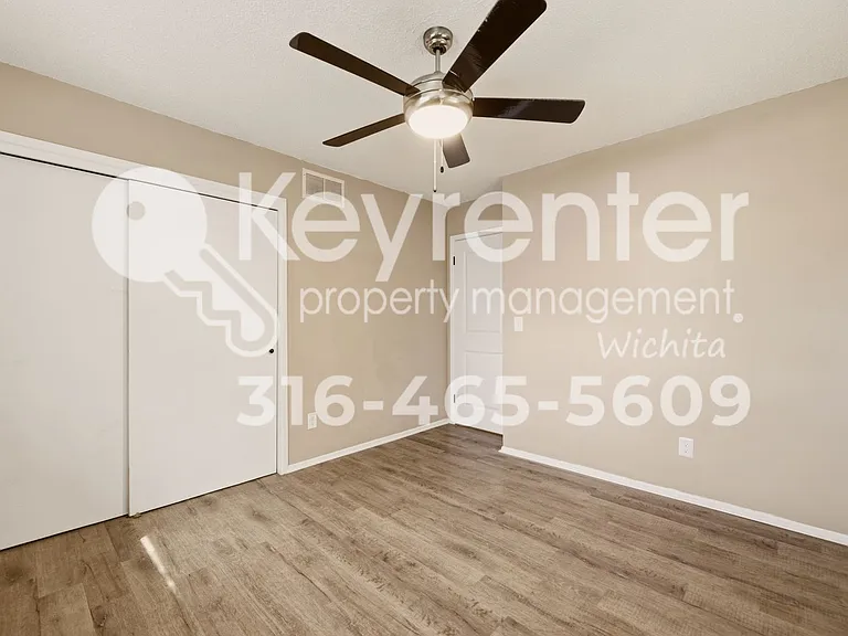 E Pine St Duplex — Photo 8