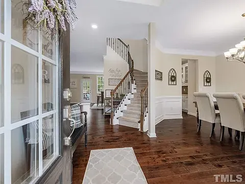 805 Prince Dr — Photo 3