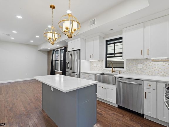 3rd image of 851 Garden St