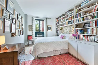 Sold by The SIMPLE Real Estate Co