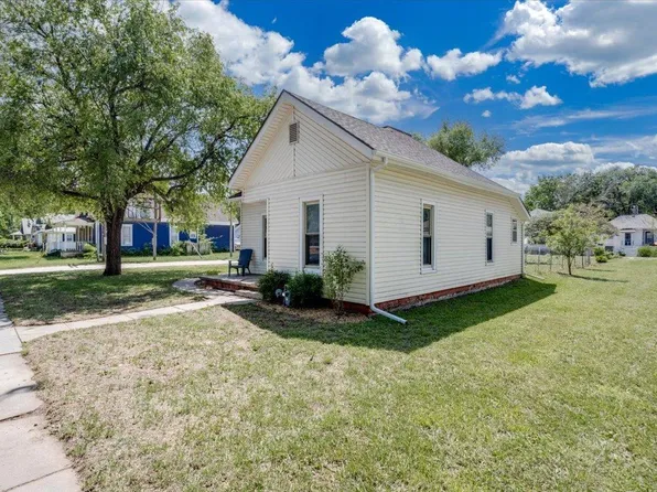 213 N Sedgwick Ave, Haven, KS 67543