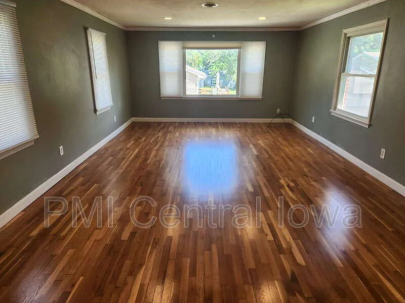 3 bed, 2.0 bath, 1302 sqft, $1,795 — Photo 3