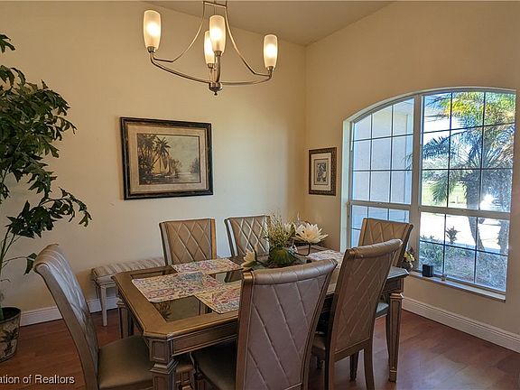 4th image of 1101 Lakeside Way