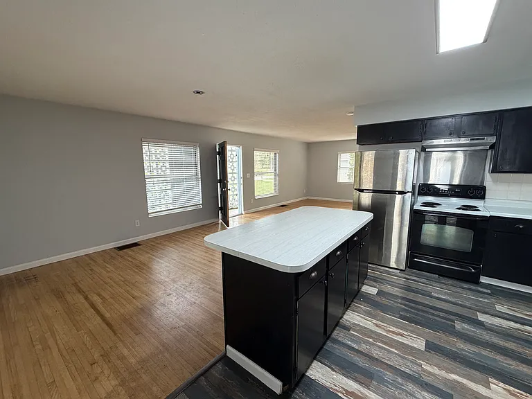834 S Woodward Ave — Photo 19