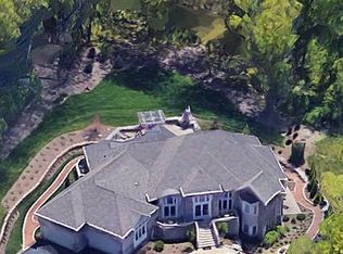 19185 Ashbourne Ln, Brookfield, WI 53045