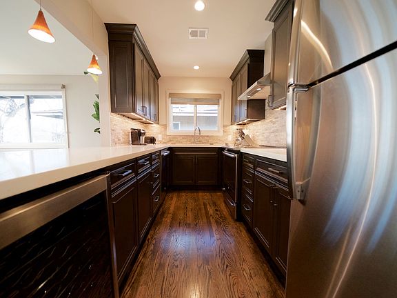 5th image of 200 Waverley St #7