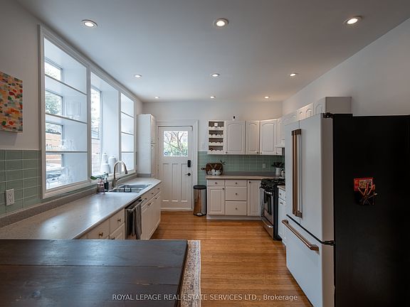 5th image of 8 Henderson Ave