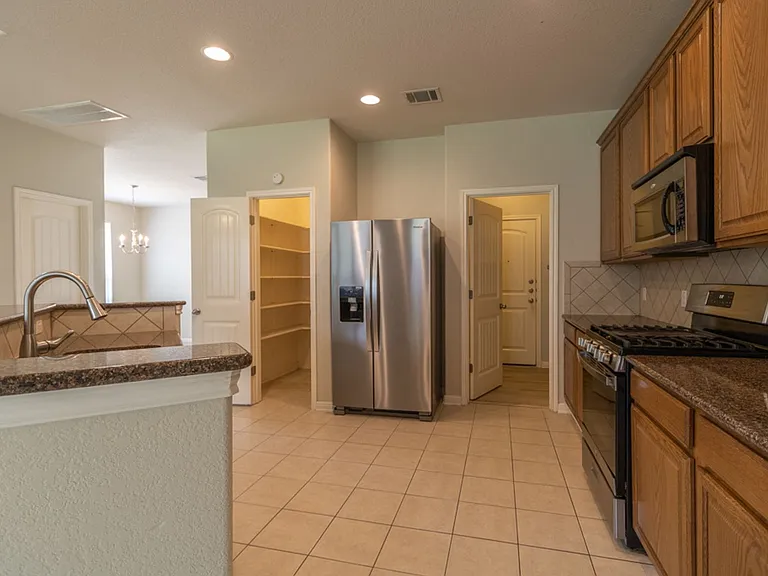 18601 Derby Hill Ln — Photo 4
