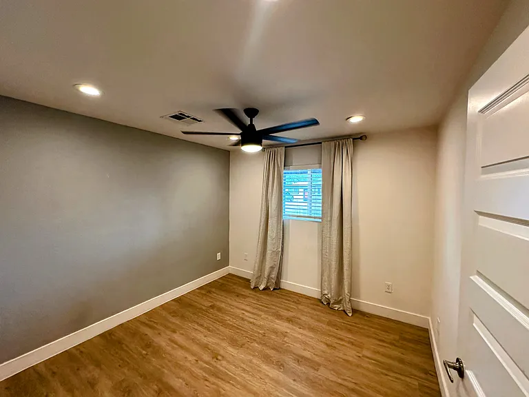 2315 E Marmora St — Photo 11
