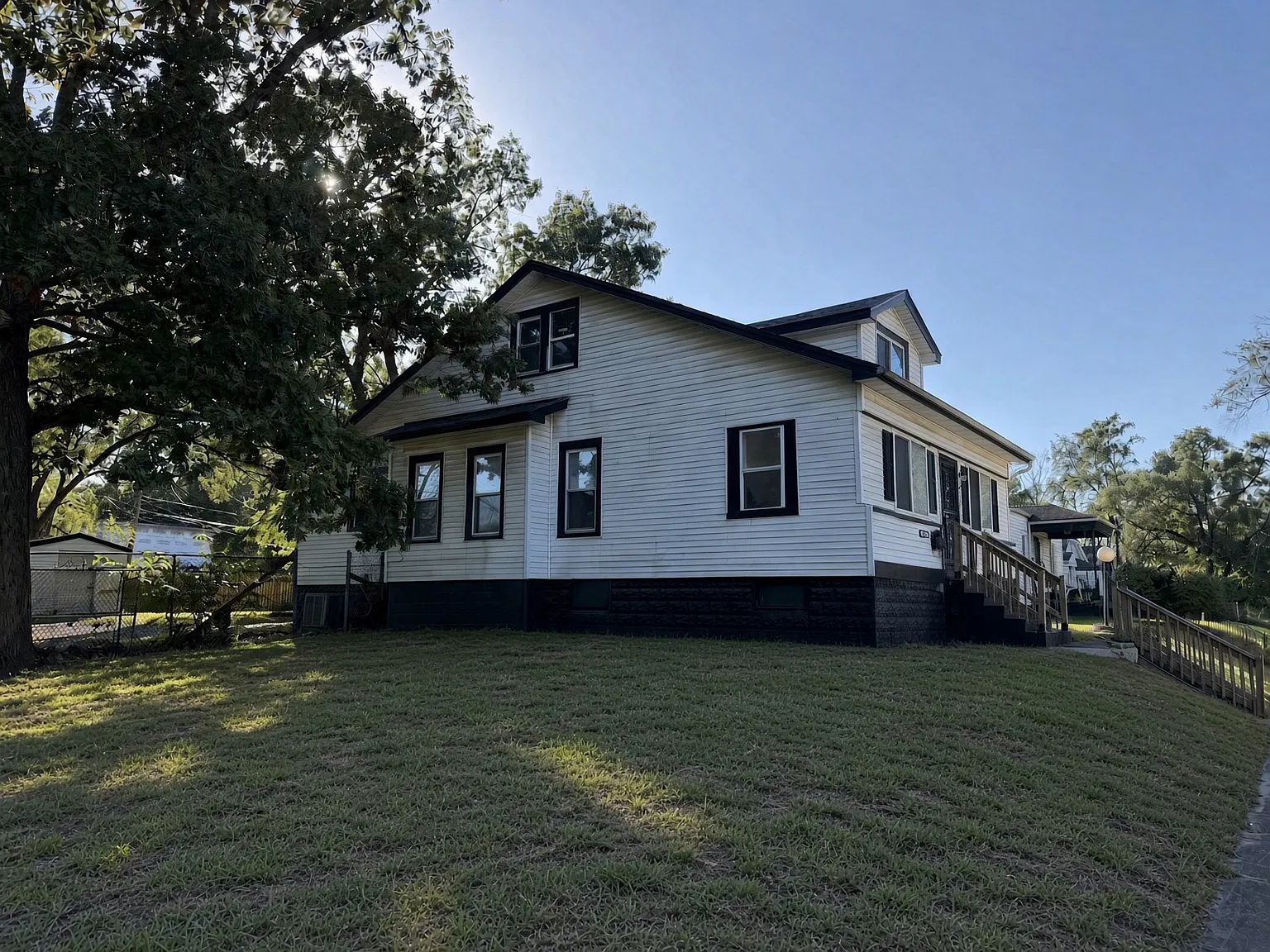 5 bed, 1866 sqft, $1,650 — Photo 3