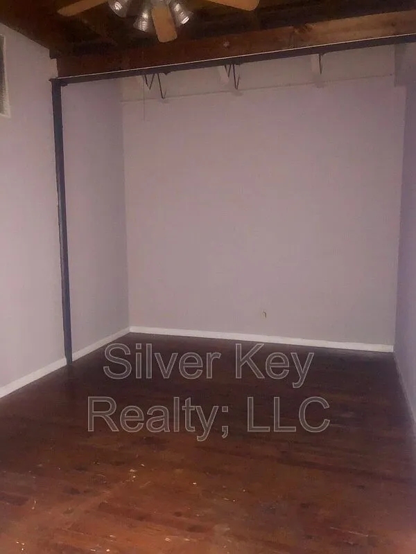 2 bed, 1.0 bath, $1,025 — Photo 3