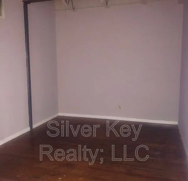 217 E Washington Ave #F — Photo 3