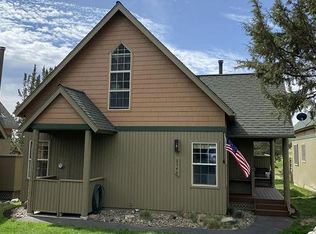 8848 Cliff Swallow Dr, Redmond, OR 97756