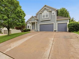2509 SW Carlton Ct, Lees Summit, MO 64082