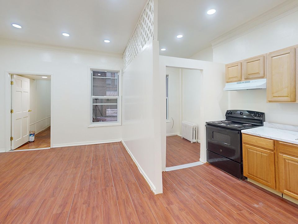 1st image of 18 W 37th St APT 202