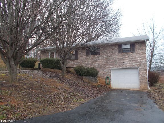 2nd image of 104 Castle Ave