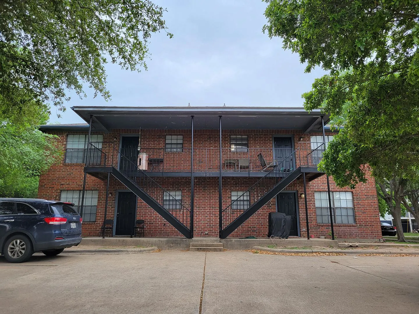 College Station, 3 bedroom - 2 bath fourplex- Upstairs on Woodsman Dr. — Photo 1